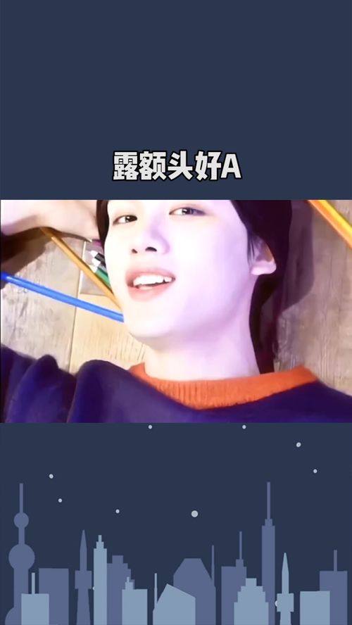 丁程鑫 露额头_北电表演实验班新生合照曝光，丁程鑫戴着帽子站在角落，低调帅气